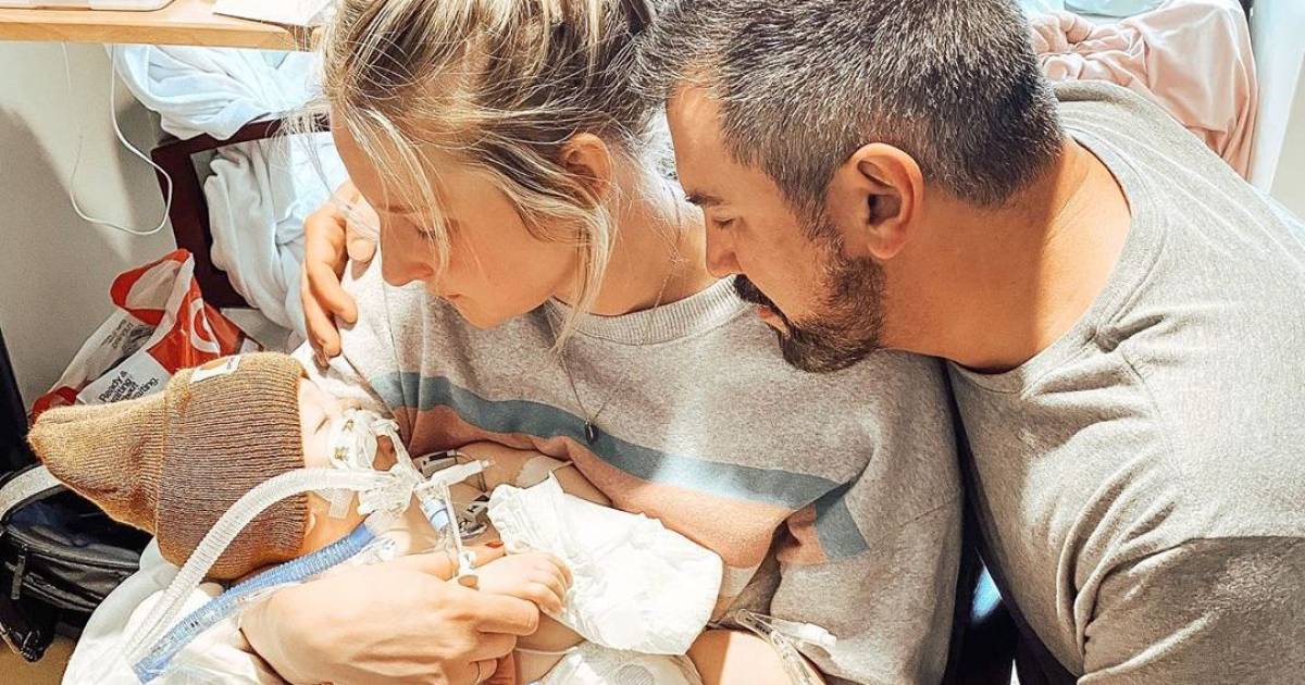 Populaire Gezinsvloggers Gebroken Door Kersttragedie 3 Maanden Oude Zoontje Wordt Plots Niet Meer Wakker Showbizz Hln Be