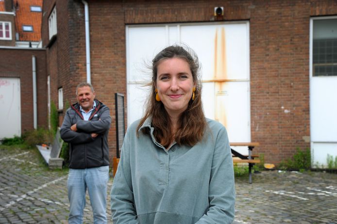 Pleun Meijer (rechts) en Cees Verhage bereiden de weg naar meer samenwerking tussen ondernemers en kunstenaars om de steden van Goes, Middelburg, Terneuzen en Vlissingen aantrekkelijker te maken.