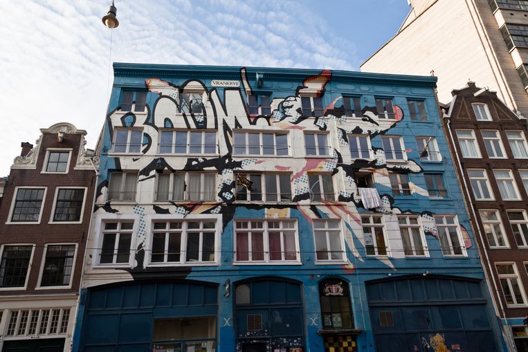 Het Slagenpand aan de Spuistraat Beeld Roï Shiratski