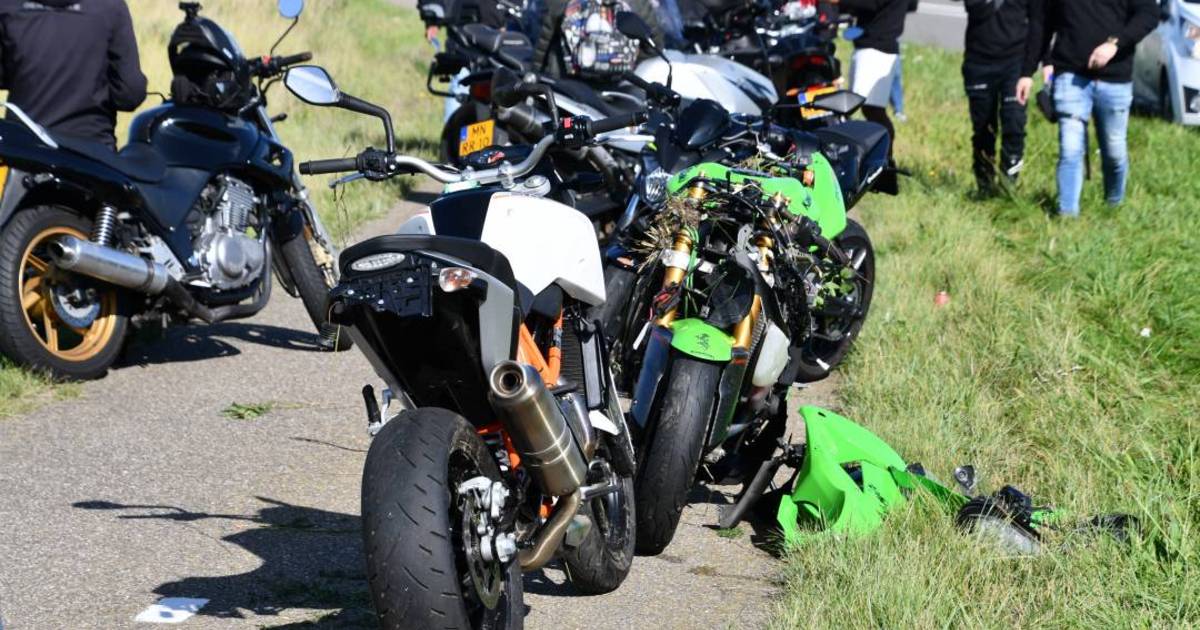 Twee motorrijders gewond na botsing in Nieuwdorp.