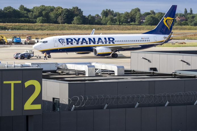 Een vliegtuig van Ryanair op de luchthaven van Charleroi.