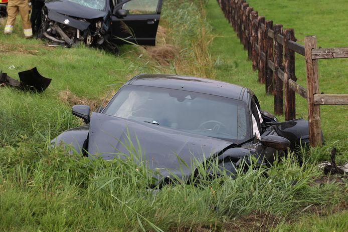 Botsing met twee auto's in Drunen.