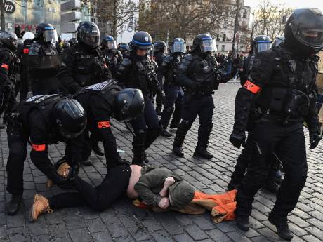 Onrust in Frankrijk houdt aan: opnieuw vernielingen tijdens pensioenprotest