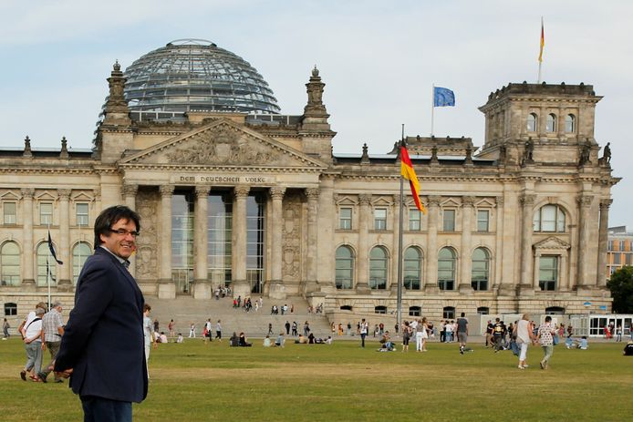 Puigdemont verblijft momenteel in Berlijn, waar hij voorlopig ook nog op vrije voeten kan blijven.