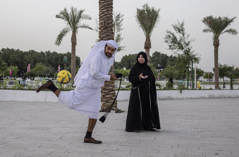 Professor sportmanagement Bram Constandt: 'Qatar wil het WK als instrument gebruiken om een grotere rol te gaan spelen op het internationale toneel.'  Beeld REUTERS