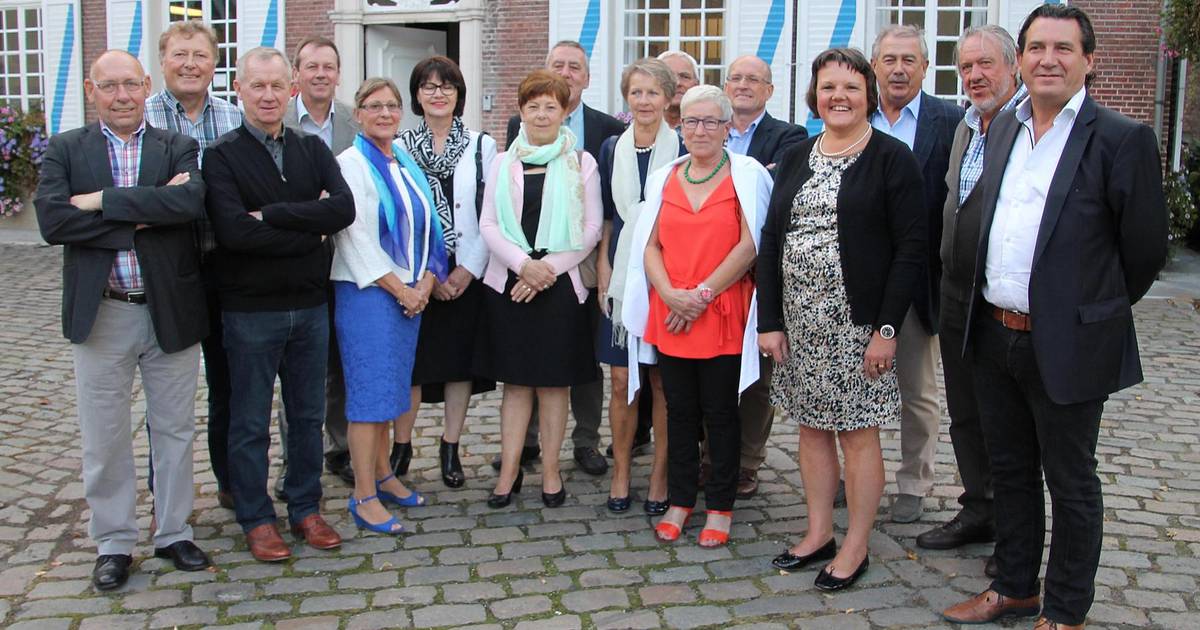 65jarigen verzamelen aan oudgemeentehuis Hamme hln.be