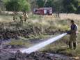 Brandweer blust heidebrand in Best, gebied wordt nat gehouden om oplaaien vuur te voorkomen