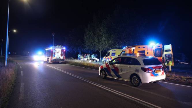 Twee gewonden bij ongeluk tussen Nijverdal en Wierden, weg nog dicht