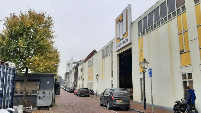 Motorenleverancier en scheepswerf Dolderman zit nu nog aan de Kalkhaven in de Dordtse binnenstad, maar gaat verhuizen naar de 2e Merwedehaven.