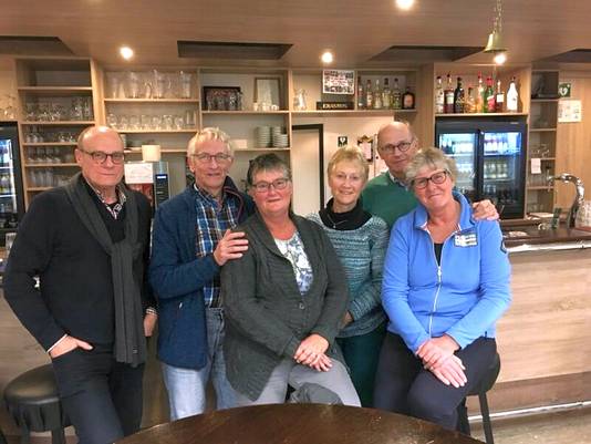 Het organisatie-comité reünie koor Exodus, met rechts de initiatiefnemers, Paul en Yvonne Sprengers.