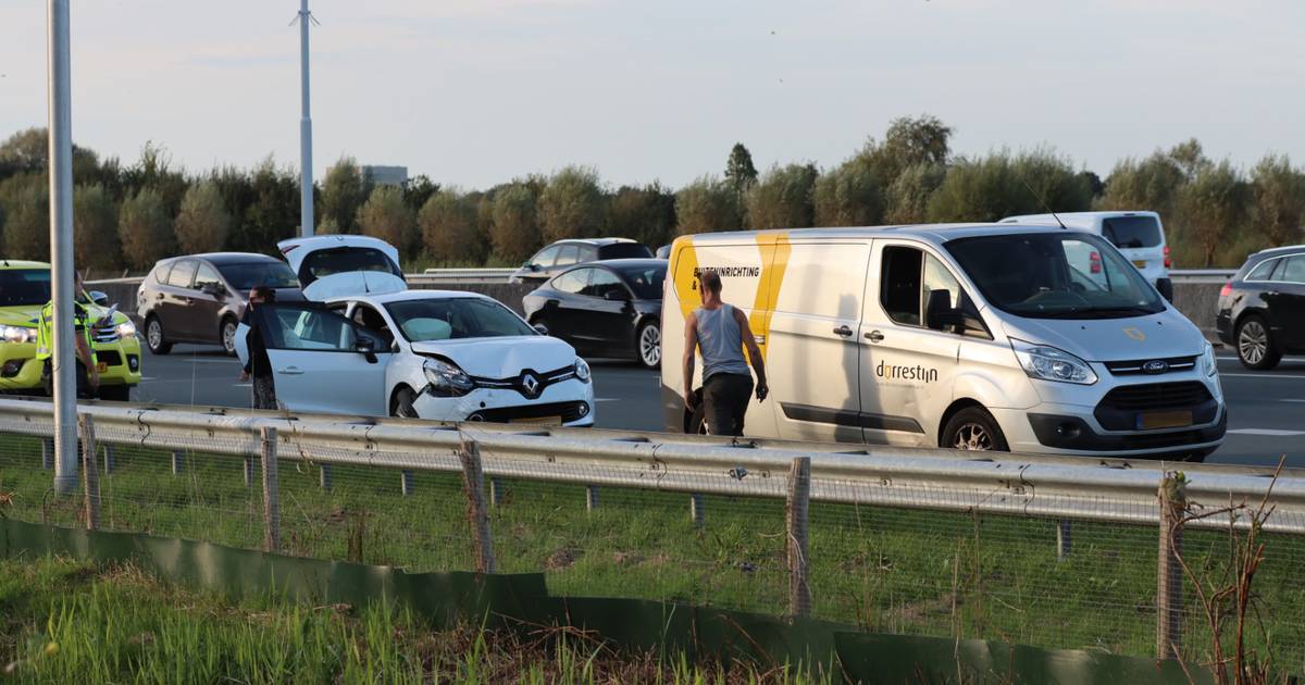 Flinke schade bij botsing tussen auto en bestelbus Ede.