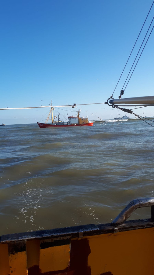 Garnalenkotters zoeken vrijwillig naar vermist Duits meisje (14): ‘Dit ...