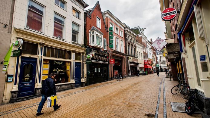 De uitgaansstraat van Groningen, de Poelestraat.