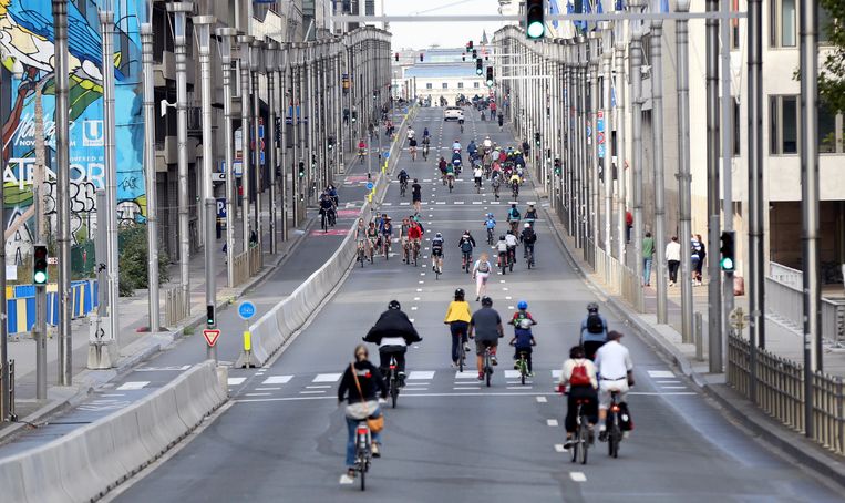 Net als veel andere Belgische steden organiseerde Brussel in september een 'autoloze zondag'. Het doel: inwoners laten kennismaken met een autovrije stad. Beeld Anadolu Agency via Getty Images