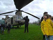 
Een helikopter, is dat niet een gigantisch metalen ding met bobbeltjes? 