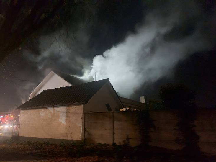Grote brand bij vrijstaande woning in Budel