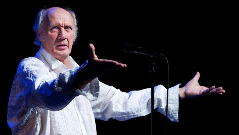 Van Veen tijdens een eerder optreden in Carré. Beeld ANP