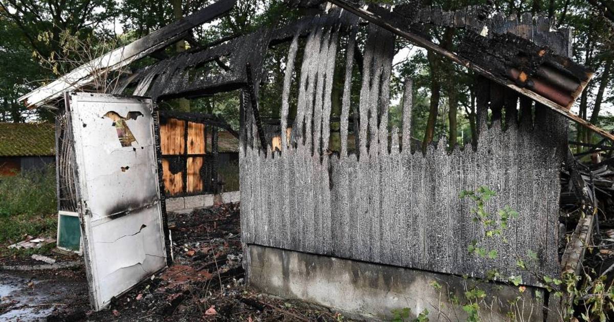 Asbest vrijgekomen bij aangestoken brand Stevensbeek