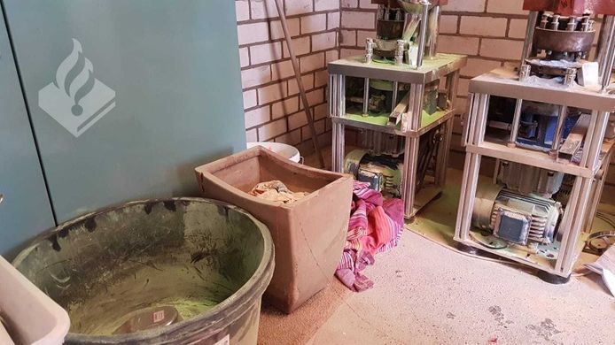 De pillendraaierij in de schuur van een woning in Waalwijk.
