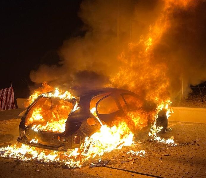 Auto volledig uitgebrand in wijk in aanbouw