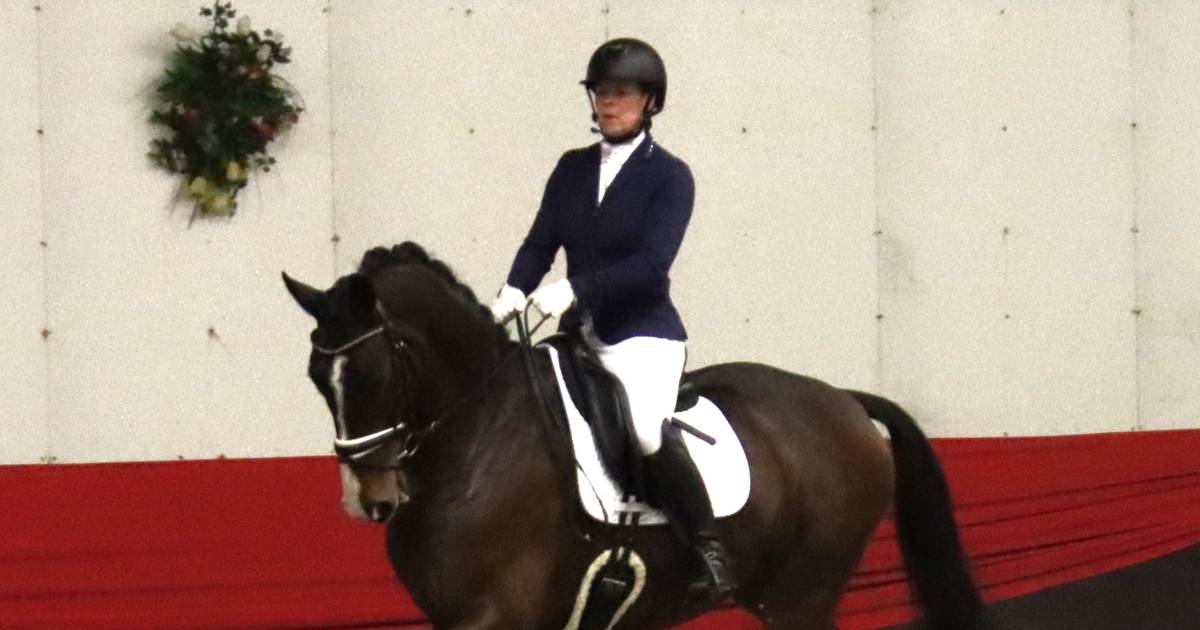 Wilma Salm en haar tijdelijke paard zijn de sterren van het Kerstconcours