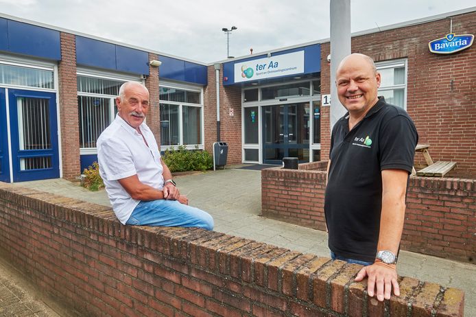 Beheerder Henk Loeffen heeft in Ter Aa zijn laatste pilsje getapt ...