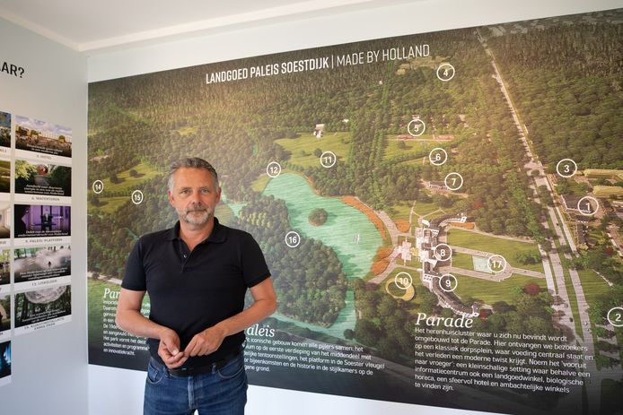 Directeur Frans van der Avert in het nieuwe infocentrum, waar de plannen voor Paleis Soestdijk worden uitgelegd.