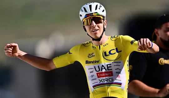 Pogacar wint 19de Tourrit op Alpe d’Huez en breekt klimrecord van Pantani uit 1995