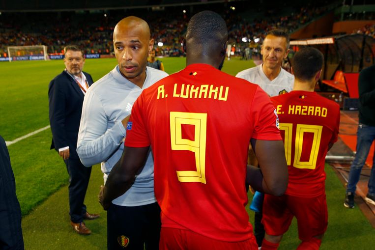 Thierry Henry met Romelu Lukaku. Beeld Photo News