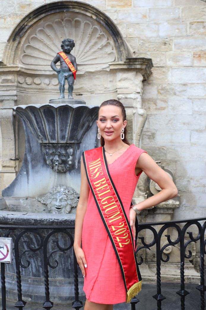 Miss België bij Manneke Pis