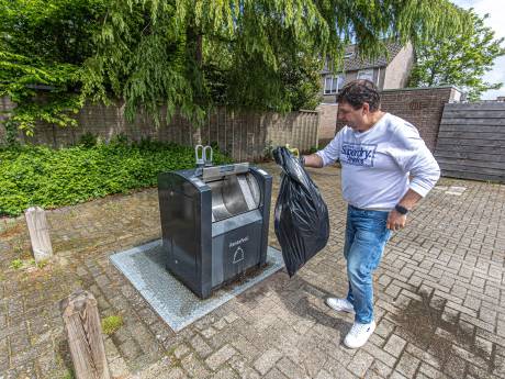 Zwolle moet gaan betalen voor restafval en ‘ineens’ worden de ondergrondse containers kleiner: ‘We worden belazerd’