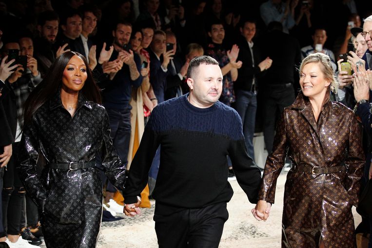 Kim Jones met Kate Moss en Naomi Campbell. Beeld AP
