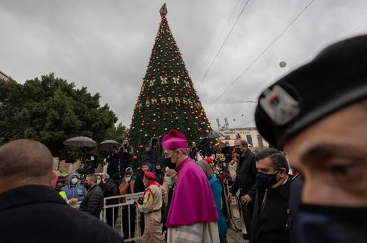 De patriarch van Jeruzalem, Pierbattista Pizzaballa, arriveerde donderdagmiddag voor de Geboortekerk in Bethlehem, waar hij werd ontvangen door een kleine groep christelijke hoogwaardigheidsbekleders.