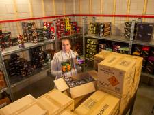Nathalie uit Apeldoorn in zak en as: ‘Het is niet leuk meer om vuurwerk te verkopen’