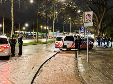 Vuurwapen ontdekt na aanhouding drie jongemannen bij station Dordrecht