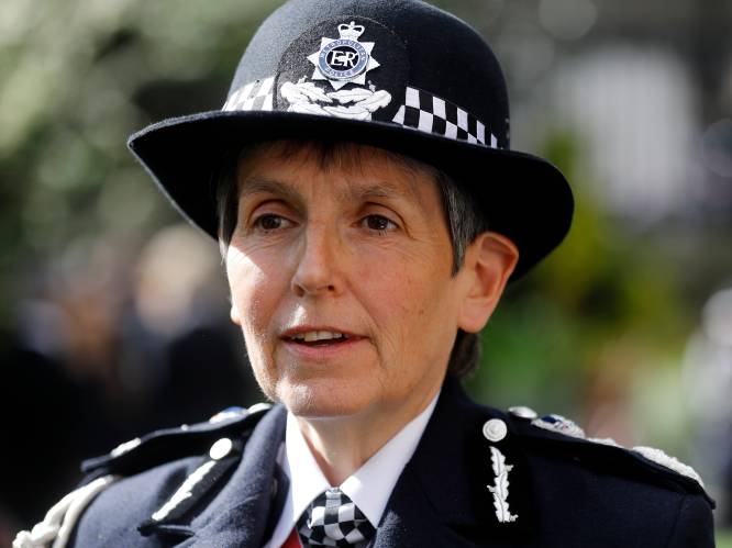 Londense politiechef zet stap opzij na vernietigende getuigenissen over gedrag van agenten