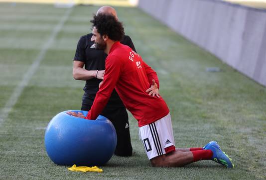 Salah trainde vandaag voor het eerst, maar nog altijd individueel in een hoekje van het veld.