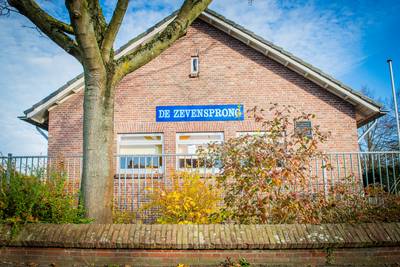 Eerst oude school De Hoeksteen slopen om een nieuw multifunctioneel gebouw aan te leggen