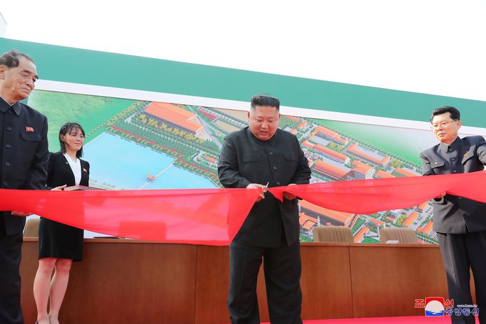 Volgens het Noord-Koreaanse staatspersbureau KCNA opende Kim zaterdag (lokale tijd) een pas gebouwde mestfabriek ten noorden van hoofdstad Pyongyang.