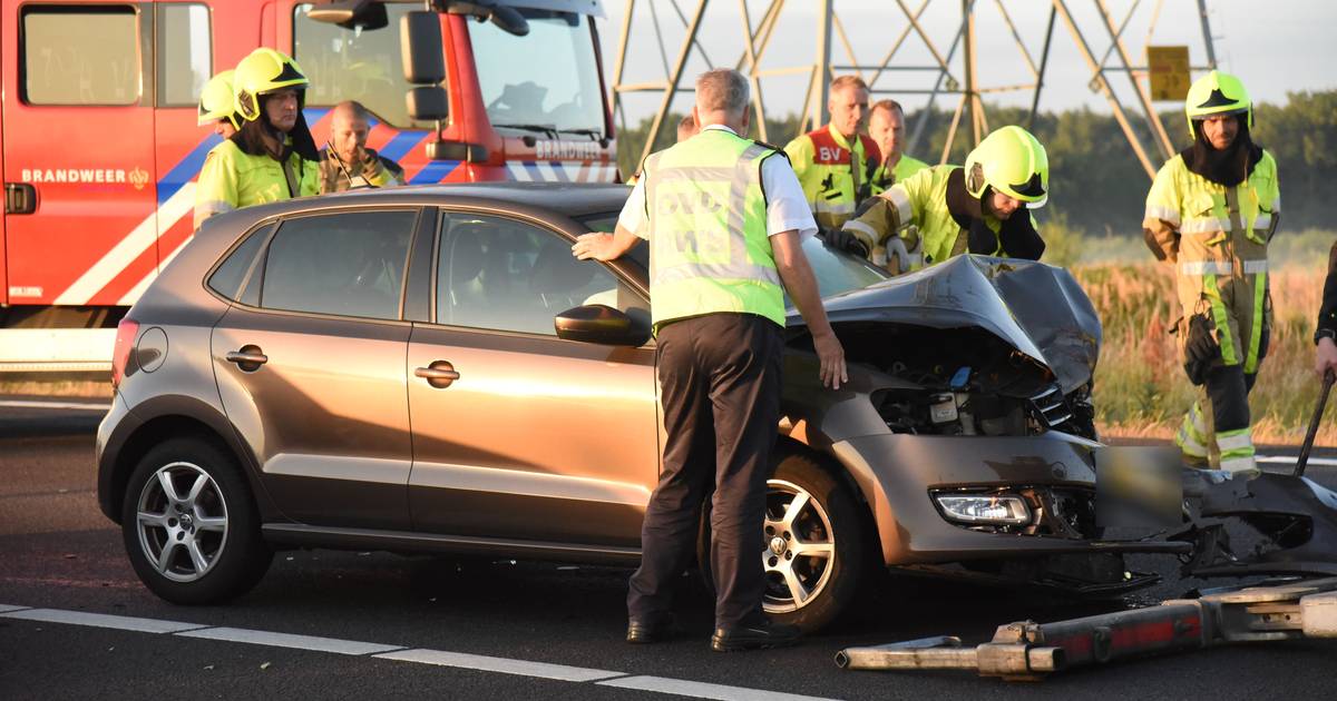 Man gewond door botsing op A73 bij Nijmegen, weg weer vrij.