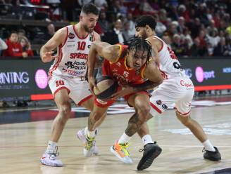 Gaelle Bouzin en Filou Oostende ontvangen rode lantaarn Brussels Basketball: “Niet blindstaren op de heenmatch”