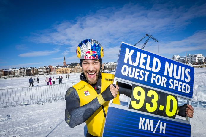Nederlander Klejd Nuis heeft met een maximale snelheid van 93 kilometer per uur een snelheidsrecord schaatsen in Zweden neergezet.