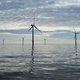 Plaats windturbines op een afstand van 90 kilometer, onzichtbaar vanaf de kust