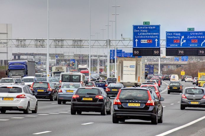 Drukte op de A4 bij knooppunt Ypenburg.