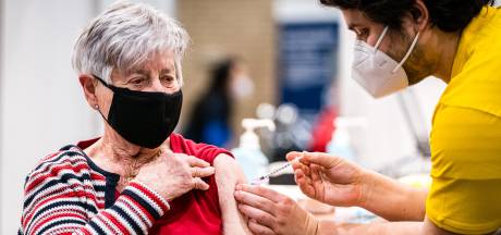 Deze gelukkigen zijn al gevaccineerd en zo voelt het: ‘Ik heb zitten janken van blijdschap’