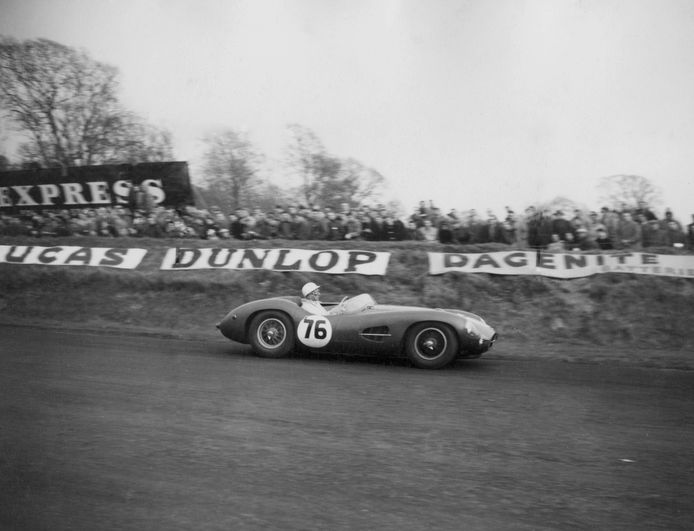Stirling Moss in zijn Aston Martin (1958).