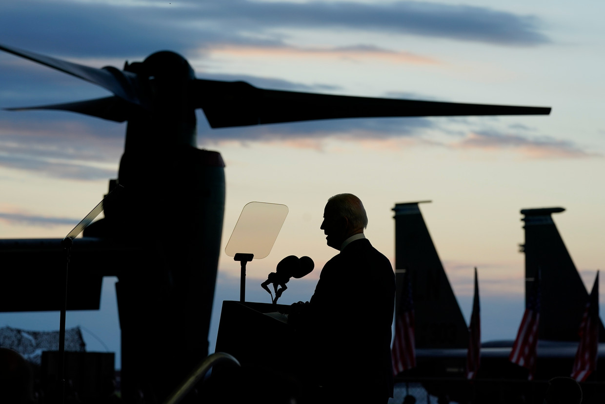 President Joe Biden tijdens een toespraak afgelopen week op de Britse RAF-basis Mildenhall. Beeld AP