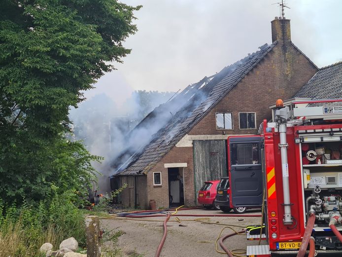 Er ontsnapt veel rook brandende stal.