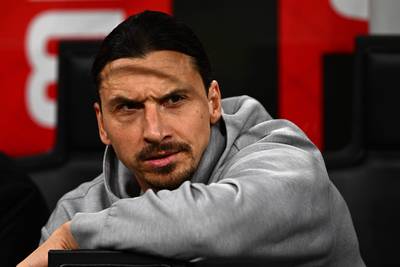 Zlatan Ibrahimovic (41) vertrekt bij AC Milan, afscheid lekt uit door tekst op reclamebord