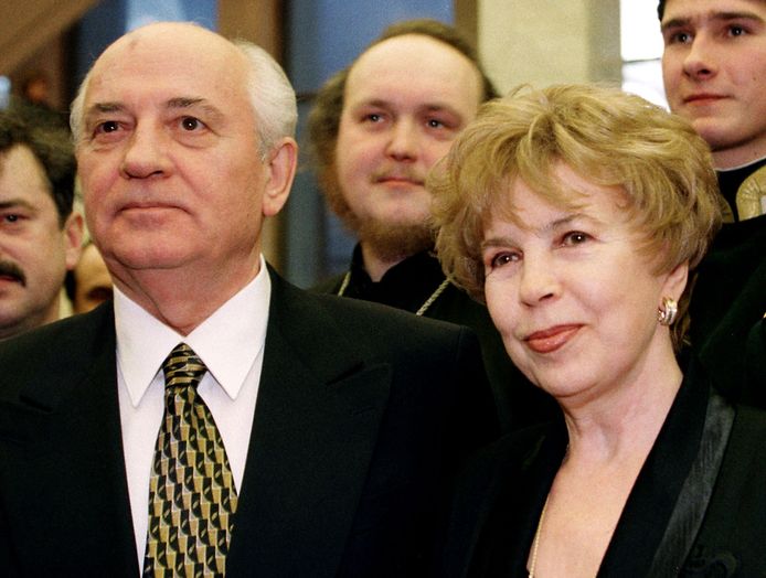 Gorbatsjov en zijn vrouw Raisa, vlak voor haar dood in 1999. Ze leed aan acute leukemie.